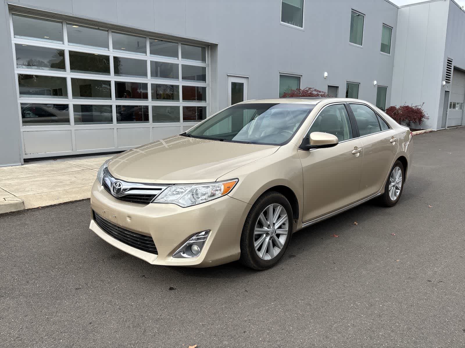 2012 Toyota Camry XLE — photo 1 of 26