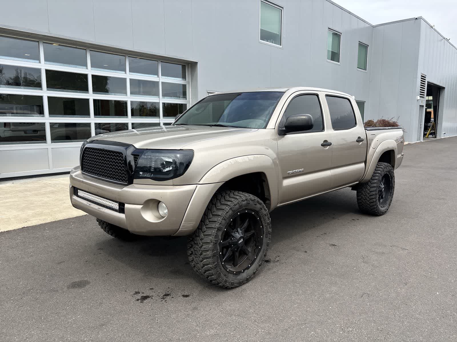 2005 Toyota Tacoma Base V6 — photo 1 of 21