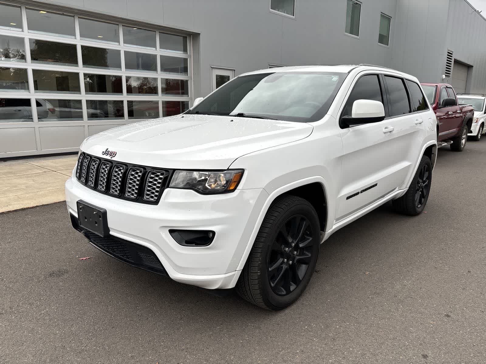 2020 Jeep Grand Cherokee Altitude — photo 1 of 24