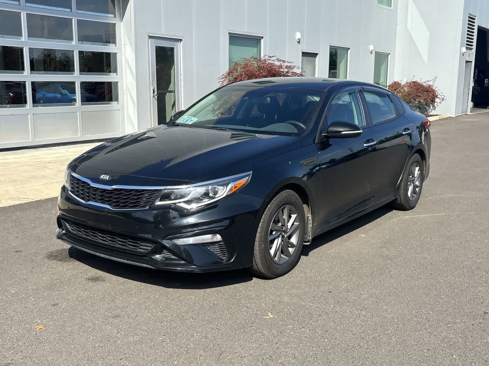 2019 Kia Optima LX — photo 1 of 8