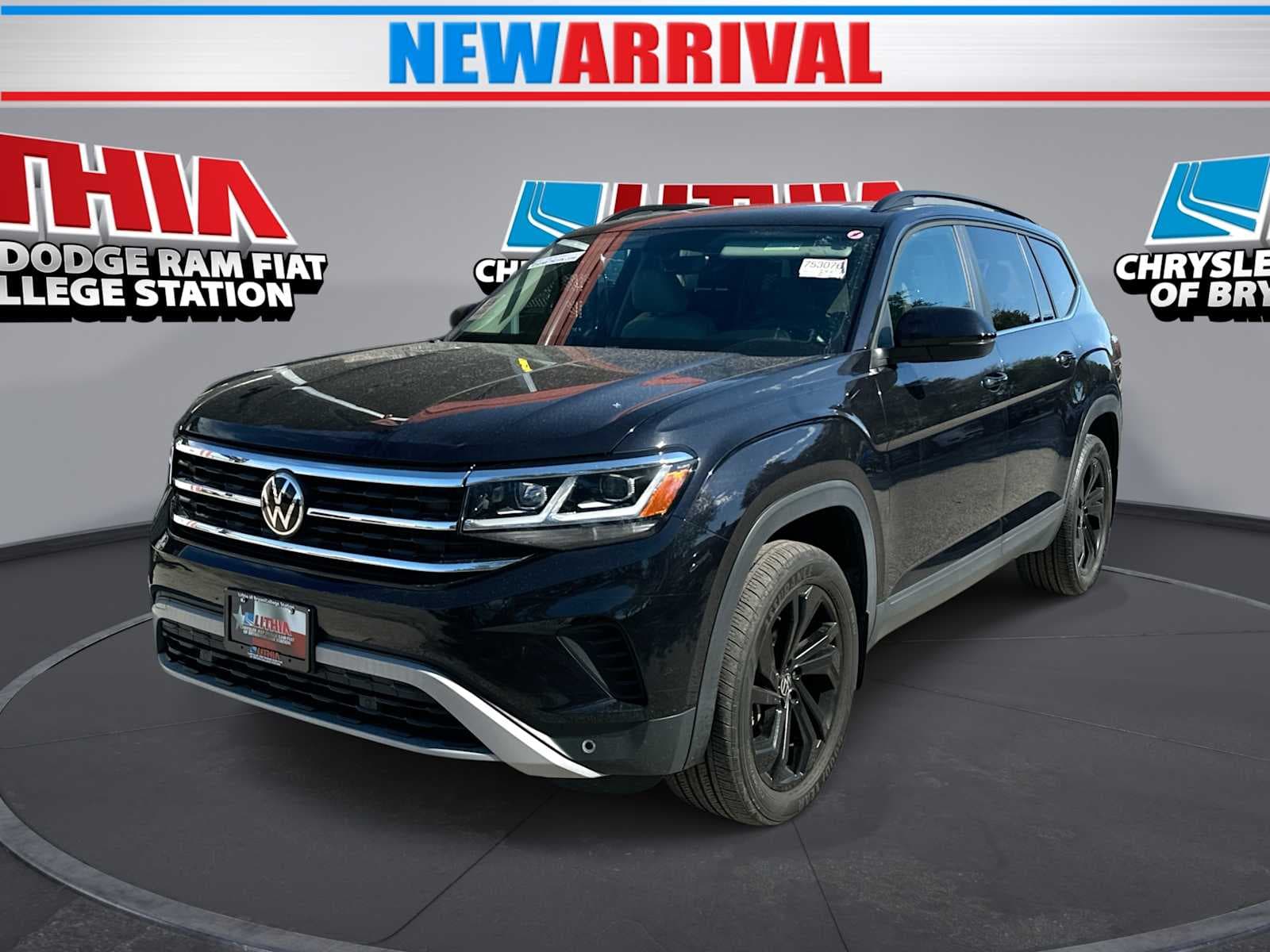 2022 Volkswagen Atlas 3.6L V6 SE w/Technology — photo 1 of 5