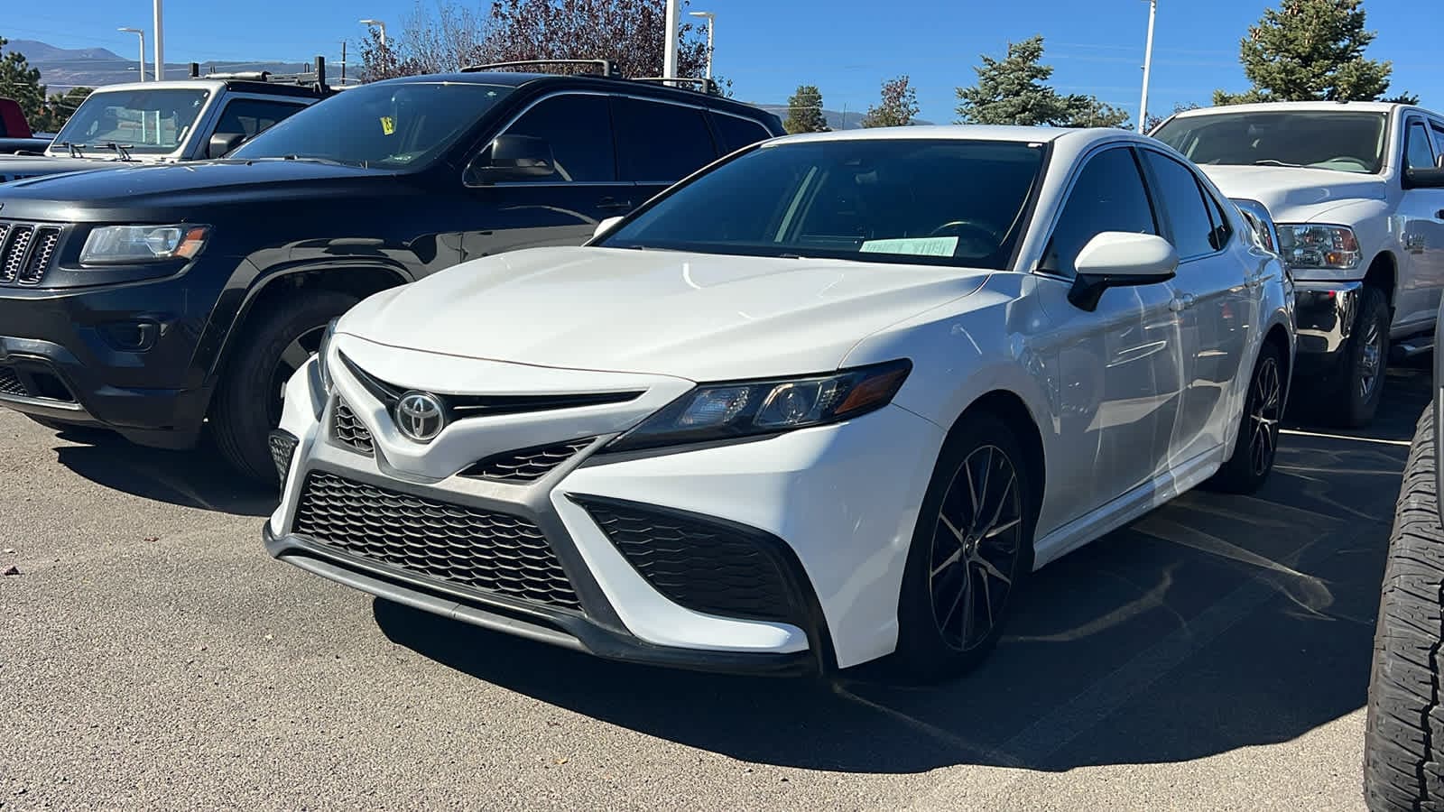 2021 Toyota Camry SE — photo 1 of 10