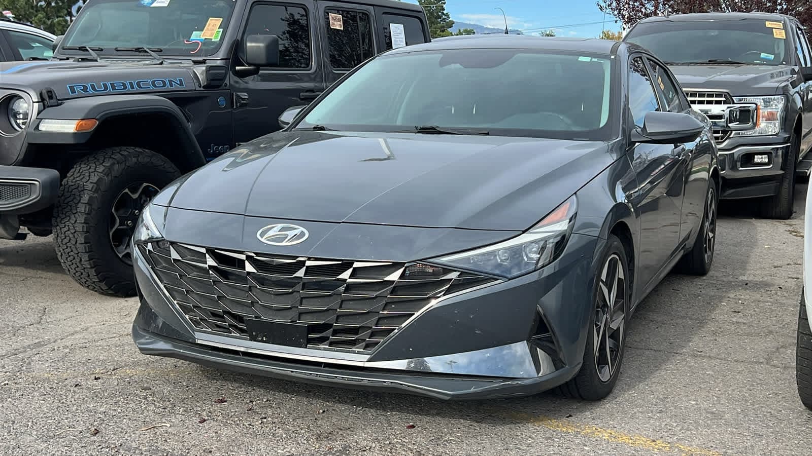 2023 Hyundai Elantra Limited — photo 1 of 10