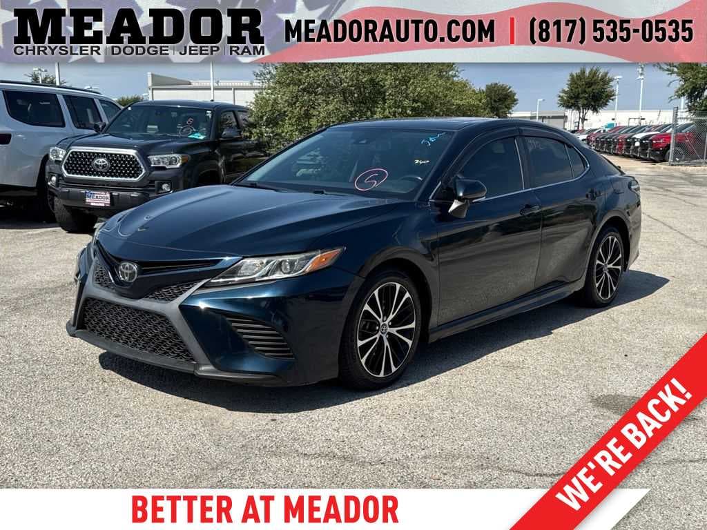2020 Toyota Camry SE — photo 1 of 24