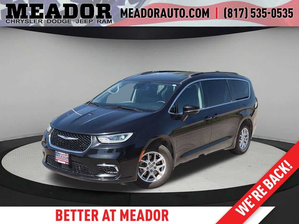 2022 Chrysler Pacifica Touring L — photo 1 of 30