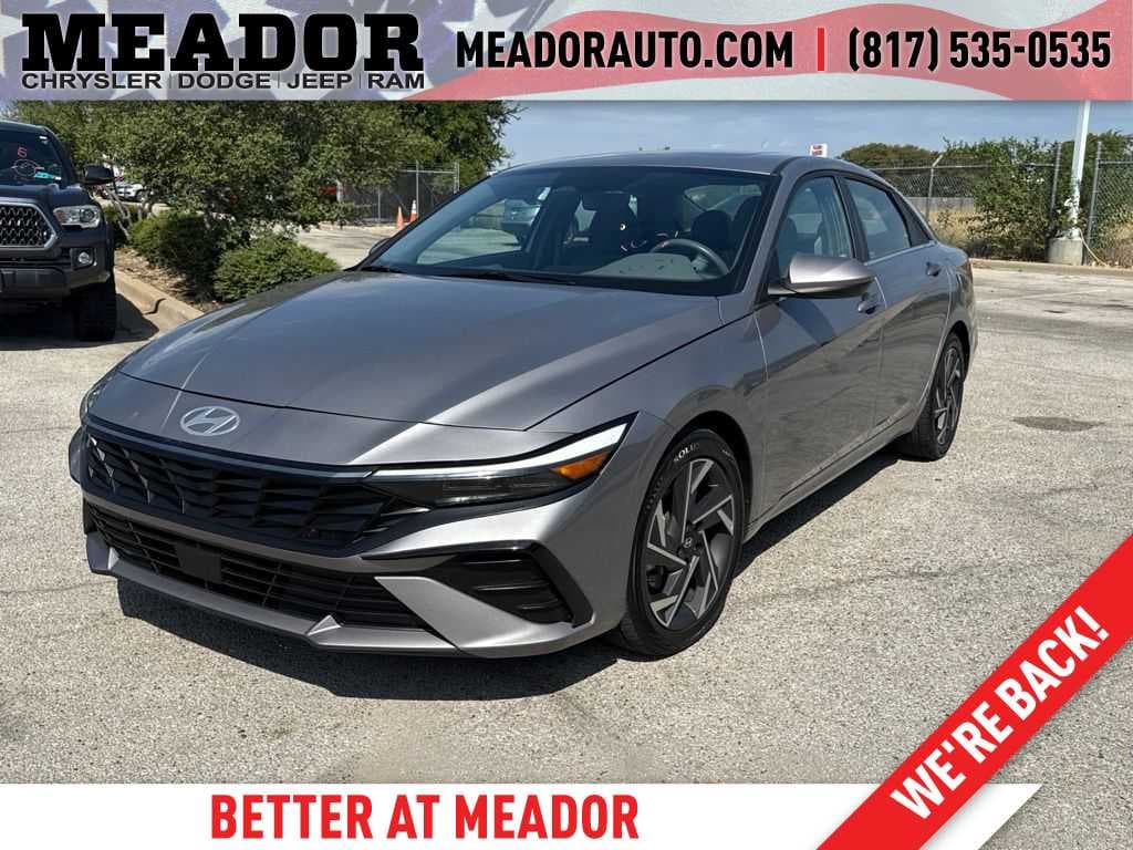 2025 Hyundai Elantra SEL Convenience — photo 1 of 22