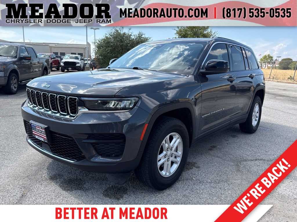 2023 Jeep Grand Cherokee Laredo — photo 1 of 23