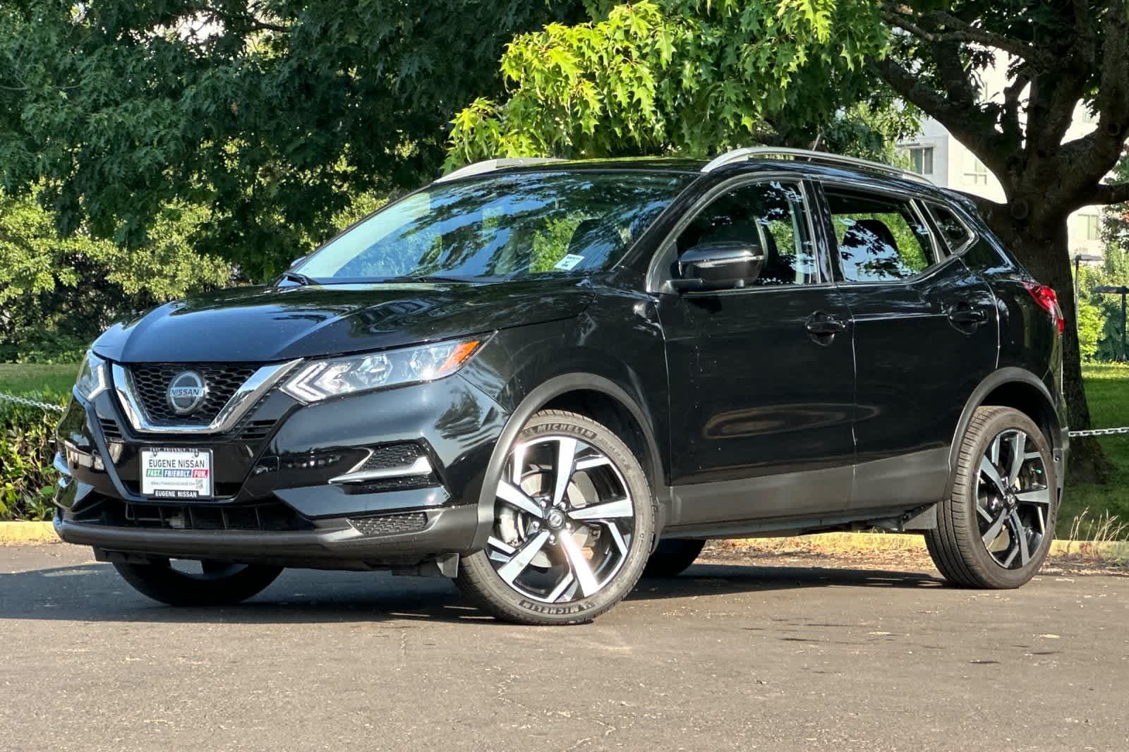 2020 Nissan Rogue Sport SL — photo 1 of 29