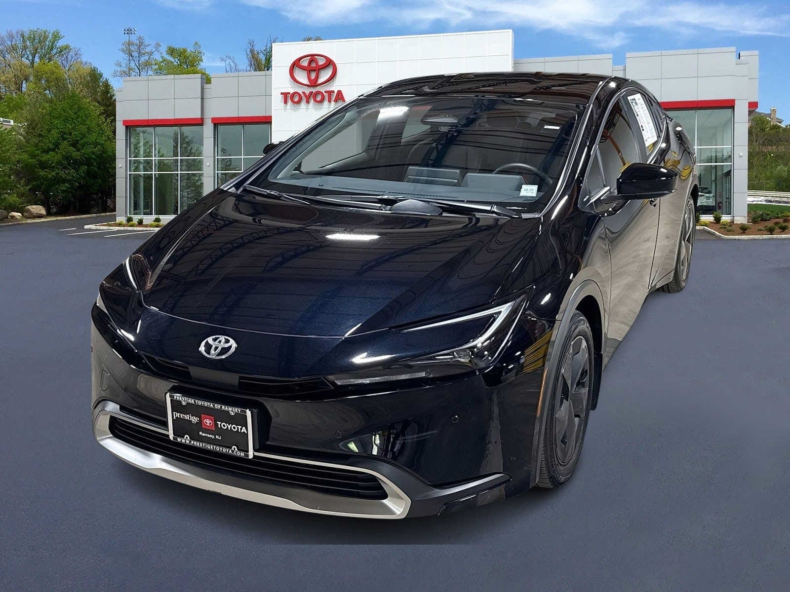 2024 Toyota Prius Prime SE — photo 1 of 33