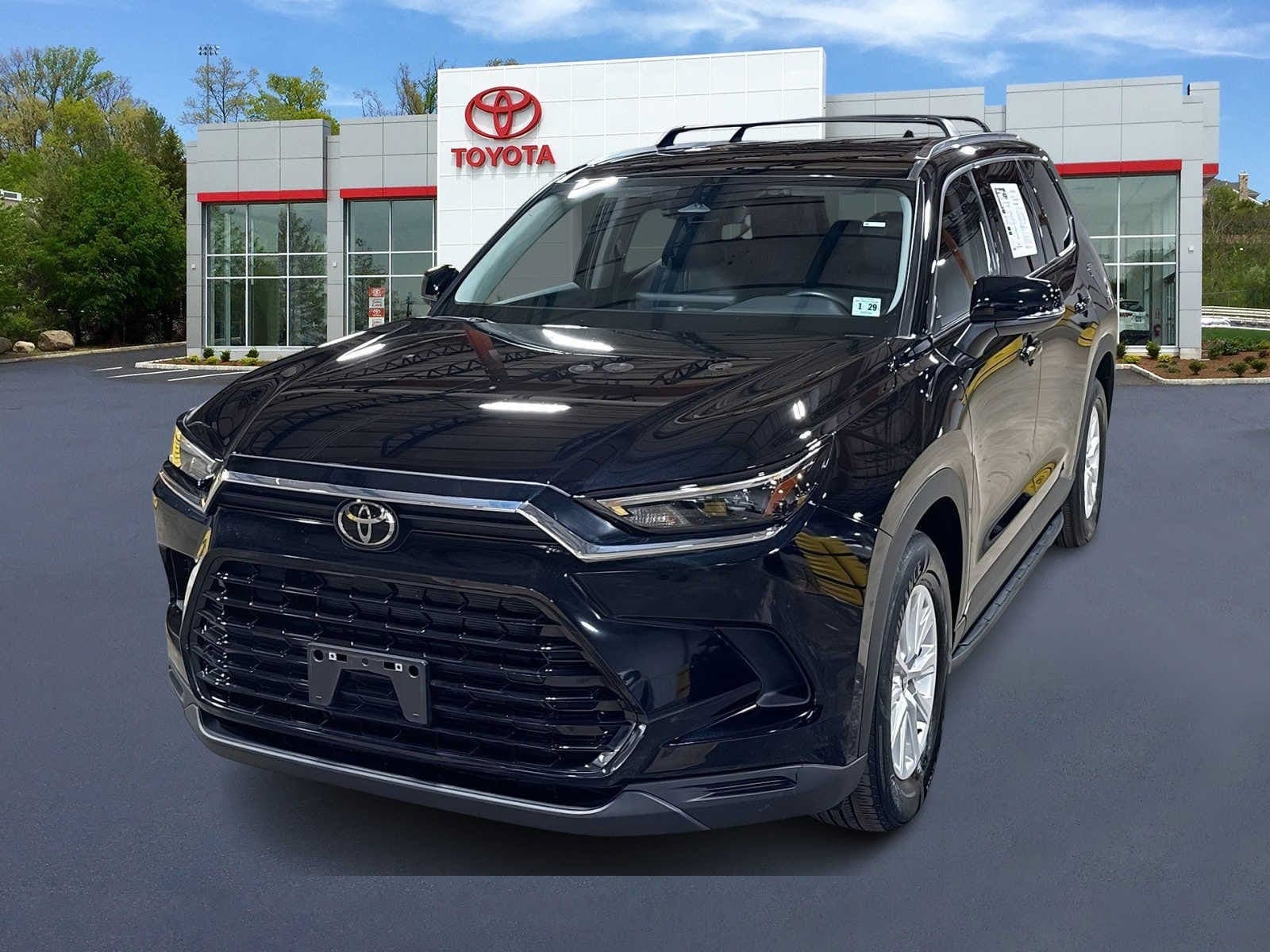 2024 Toyota Grand Highlander XLE — photo 1 of 35