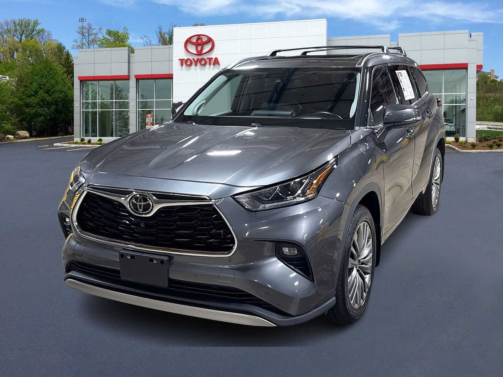 2021 Toyota Highlander Platinum — photo 1 of 39