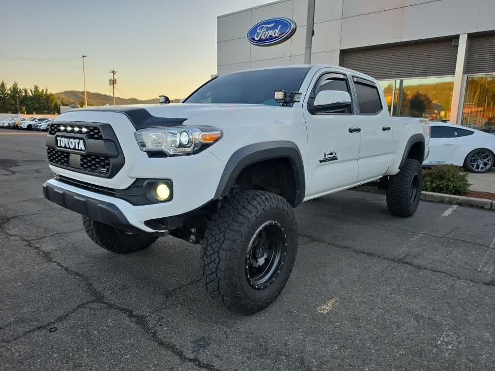 2022 Toyota Tacoma 4WD TRD Off Road — photo 1 of 9