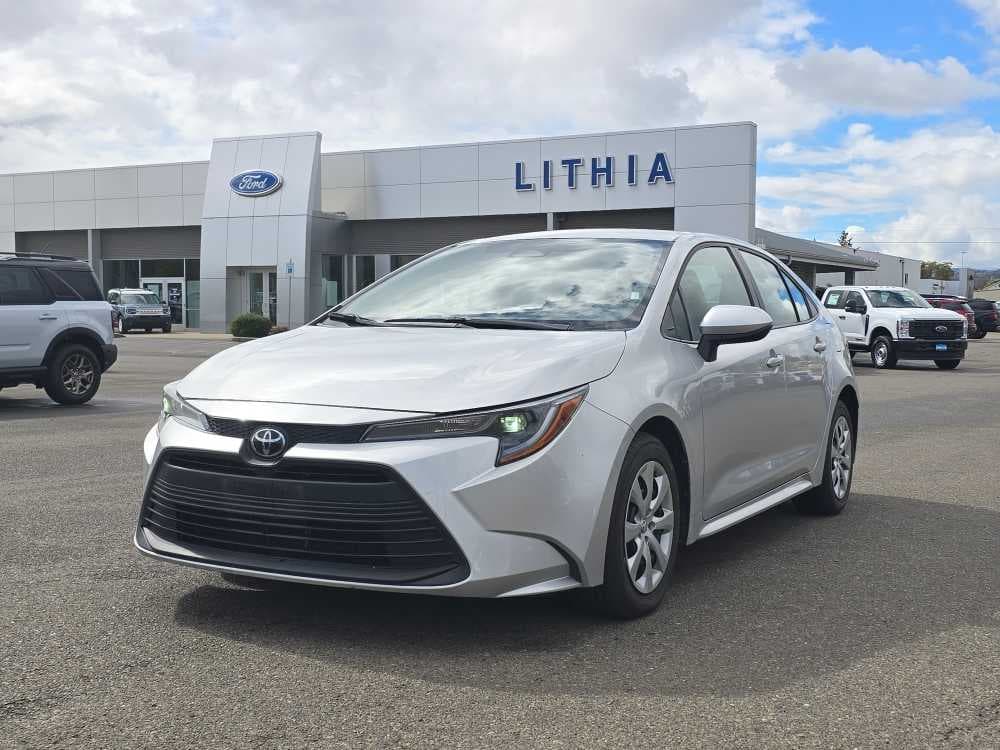 2025 Toyota Corolla LE — photo 1 of 21