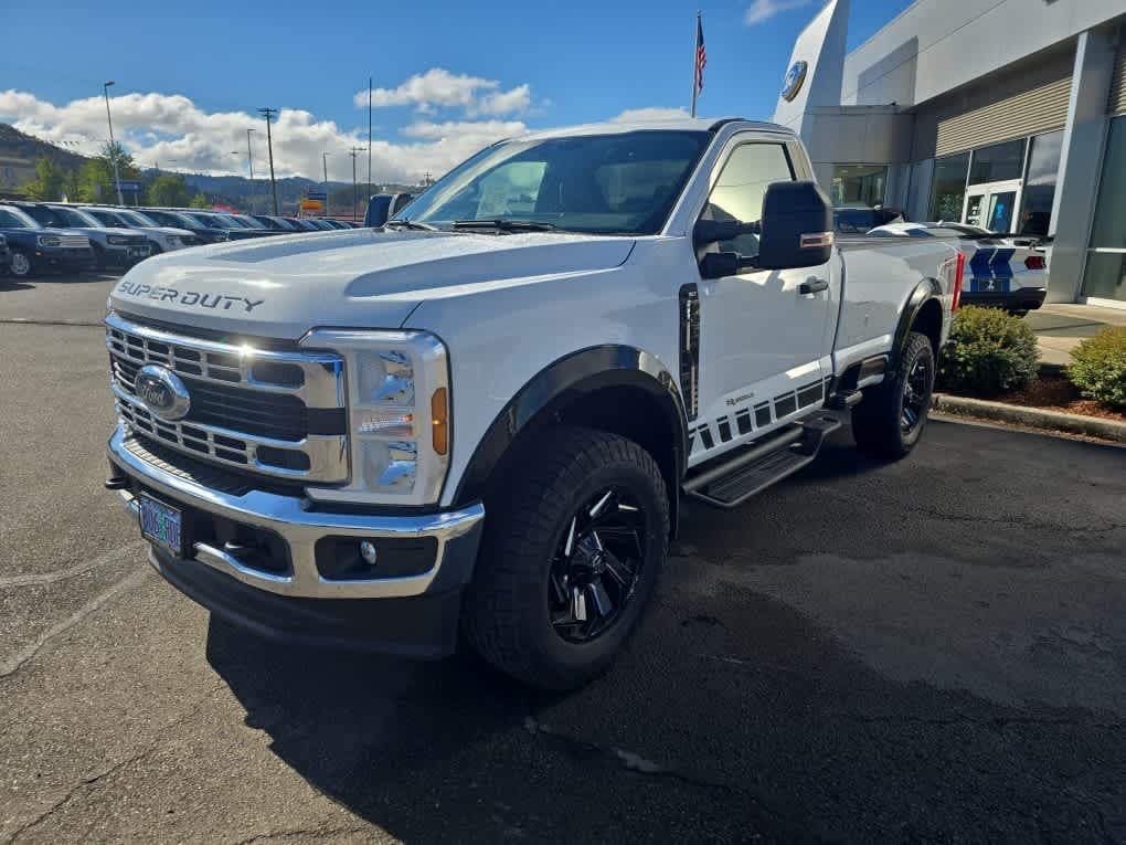 2025 Ford Super Duty F-350 SRW XLT — photo 1 of 8