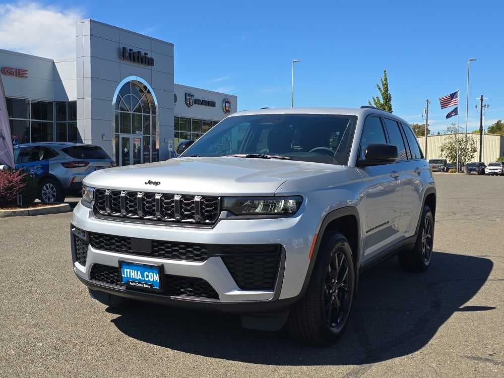 2026 Jeep Grand Cherokee Laredo Altitude — photo 1 of 30