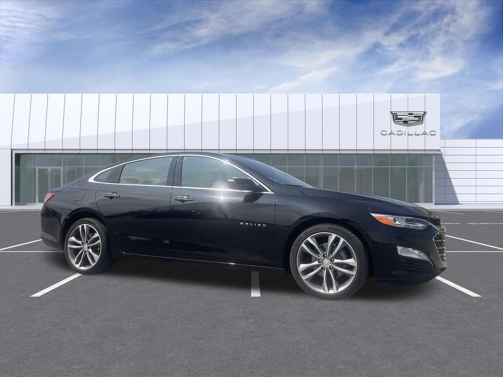 2022 Chevrolet Malibu Premier — photo 1 of 31