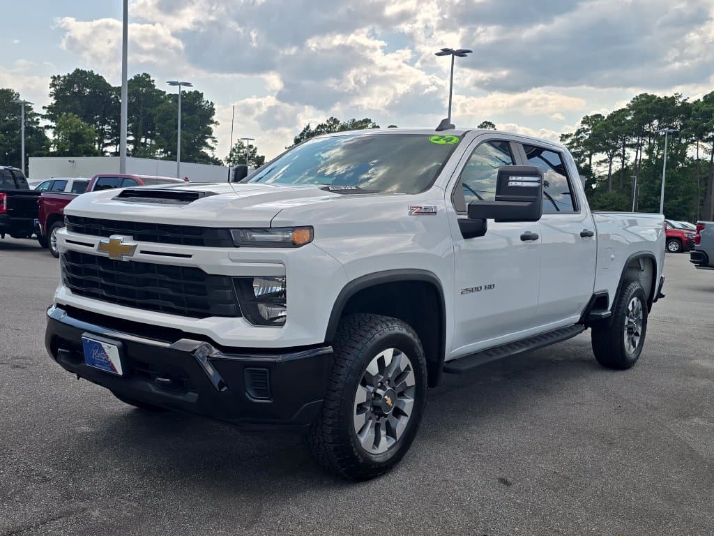 2024 Chevrolet Silverado 2500HD Custom — photo 1 of 31
