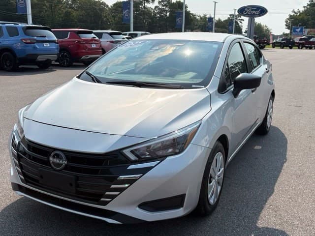 2025 Nissan Versa Base — photo 1 of 29