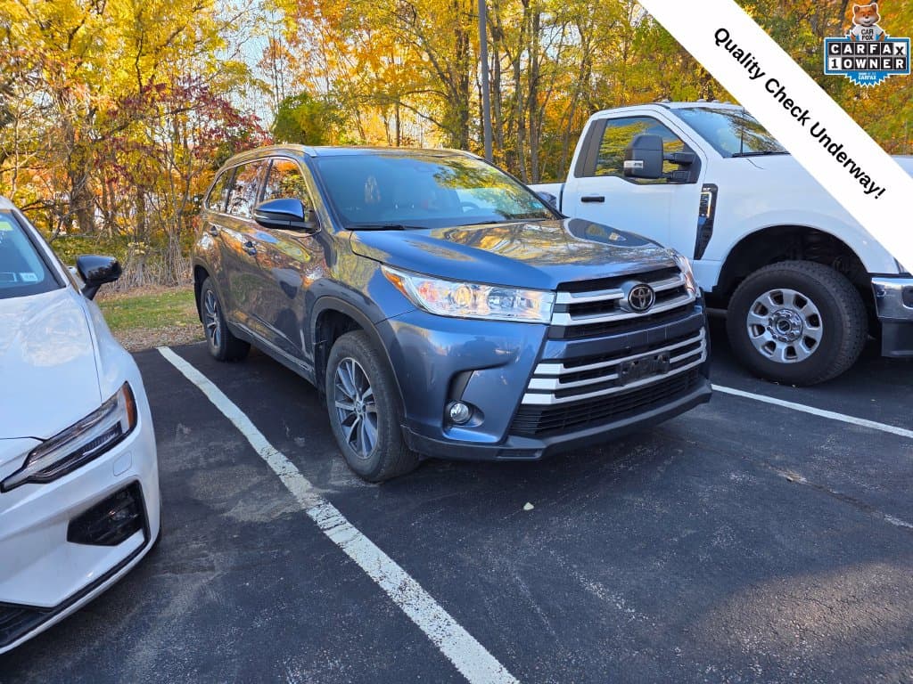 2019 Toyota Highlander XLE — photo 1 of 9
