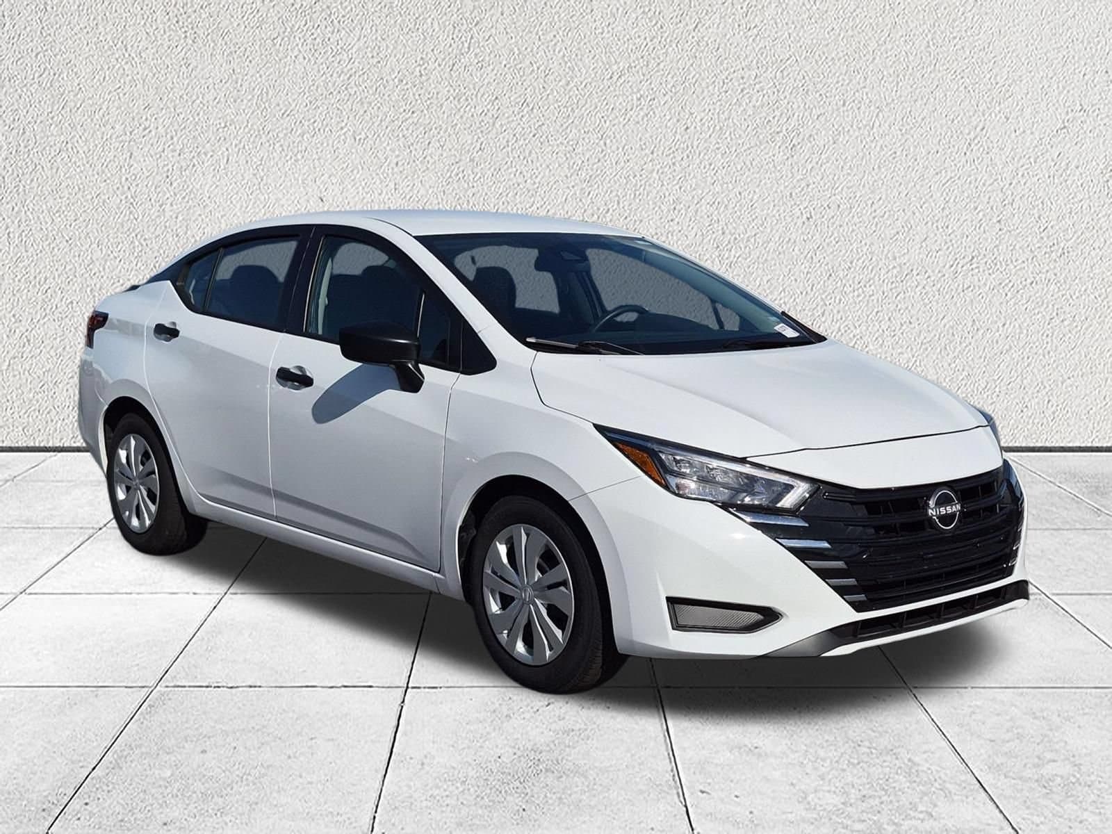 2025 Nissan Versa Base — photo 1 of 10