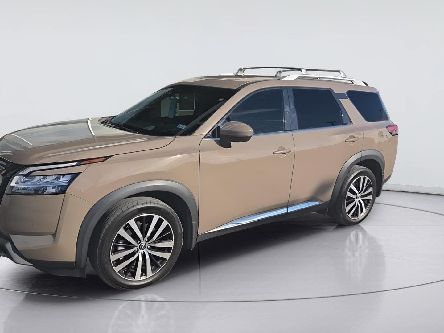 2023 Nissan Pathfinder Platinum — photo 1 of 5