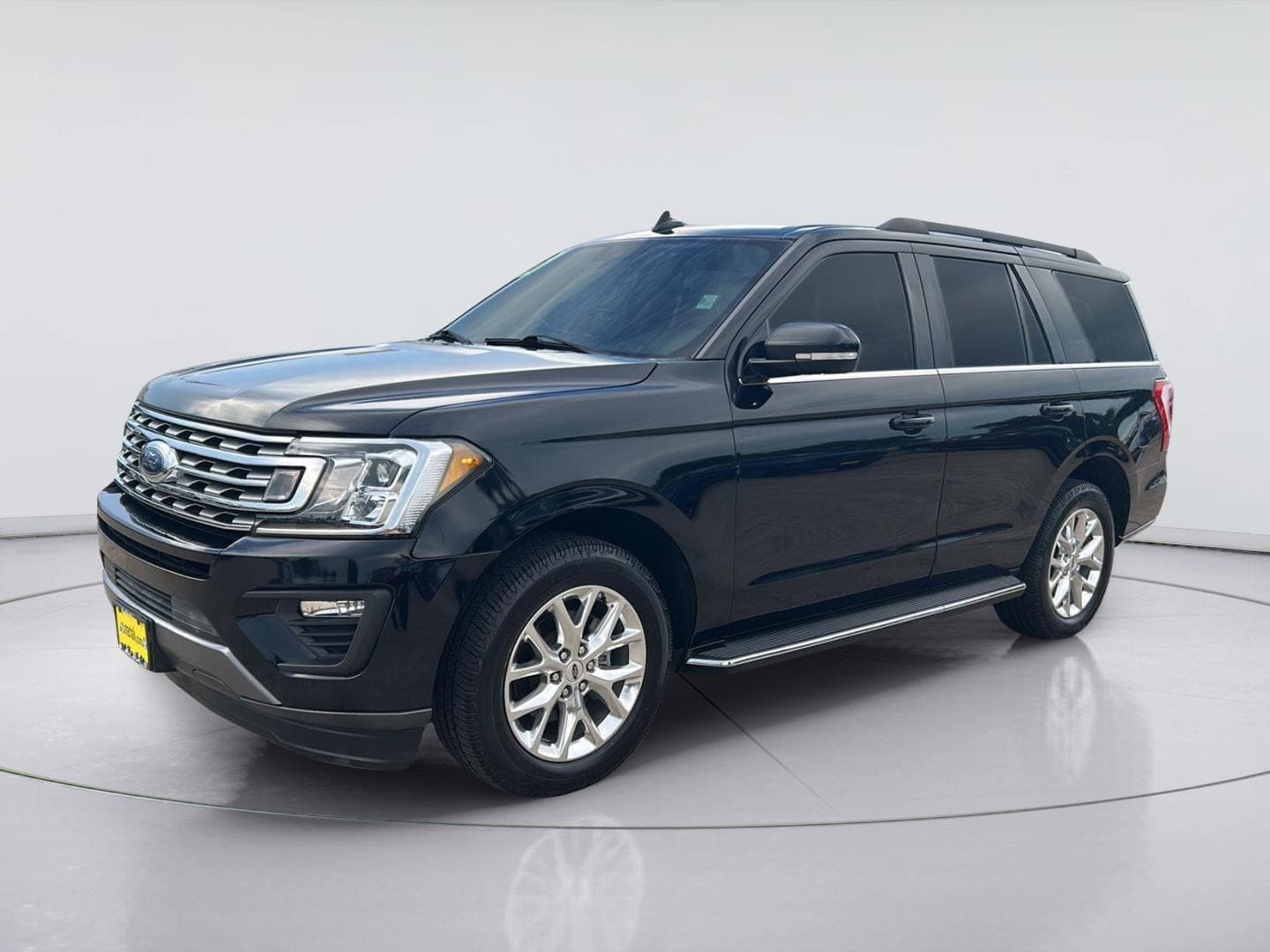 2021 Ford Expedition XLT — photo 1 of 36