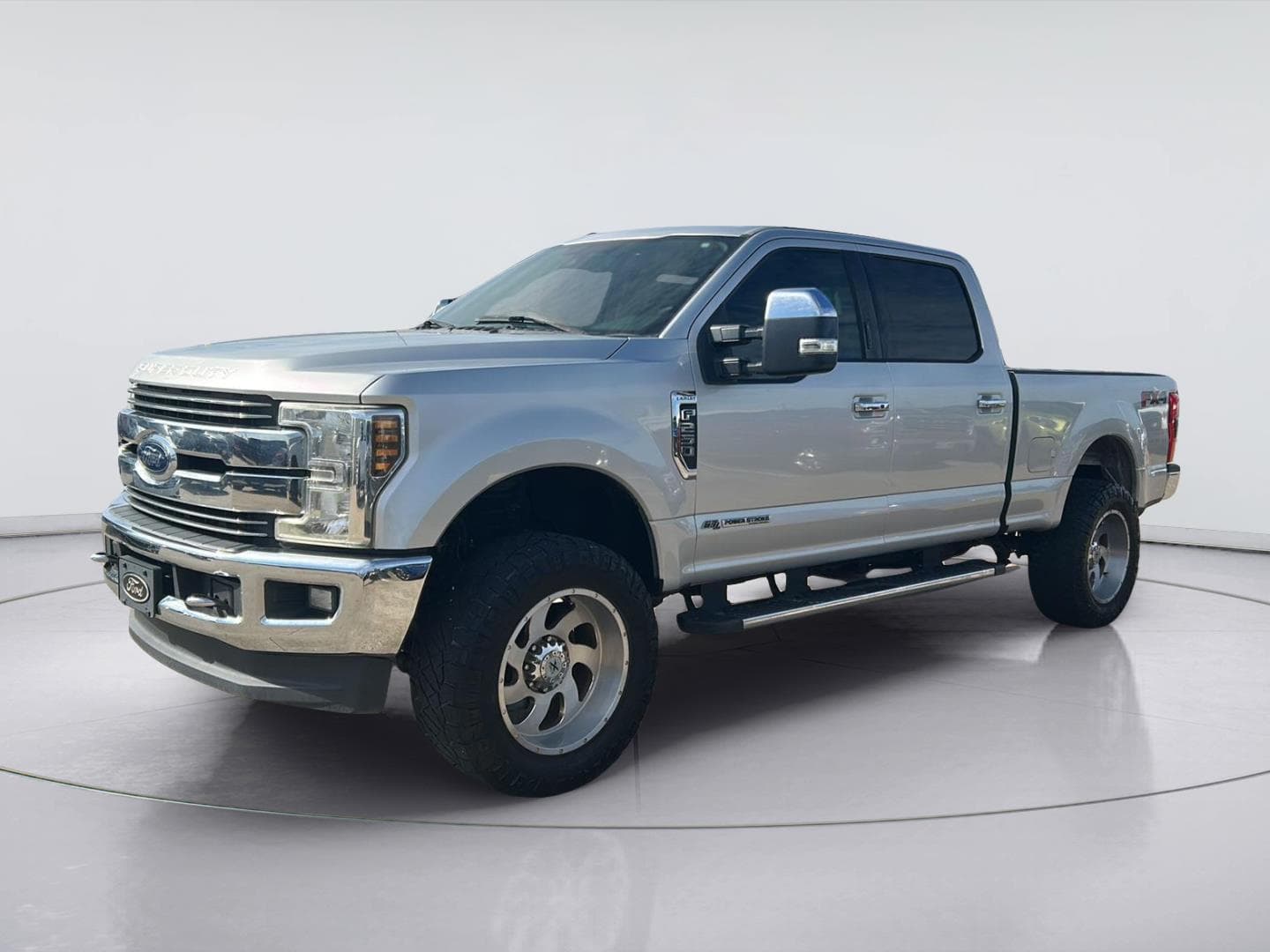 2018 Ford Super Duty F-250 SRW LARIAT — photo 1 of 12