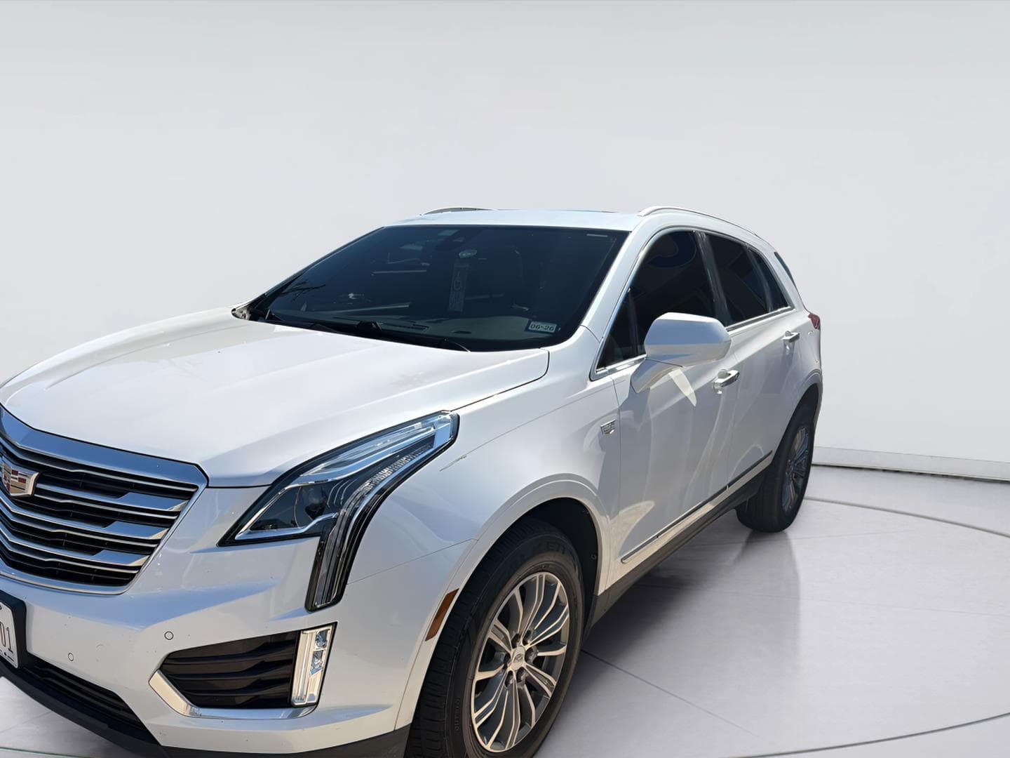 2018 Cadillac XT5 Luxury FWD — photo 1 of 4