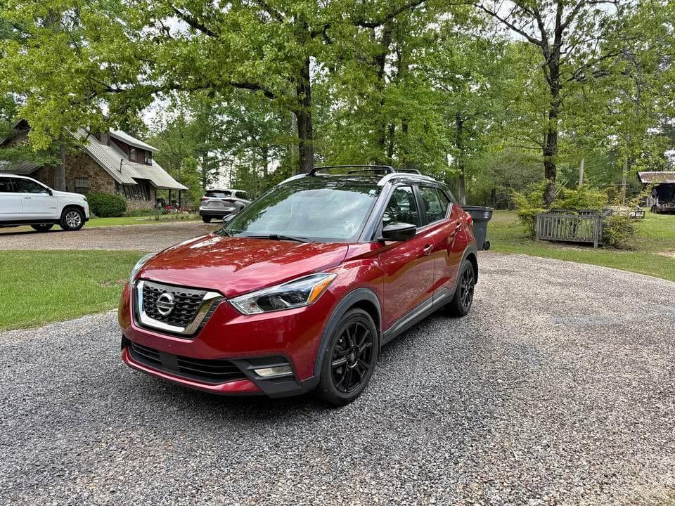 2020 Nissan Kicks SR — photo 1 of 4