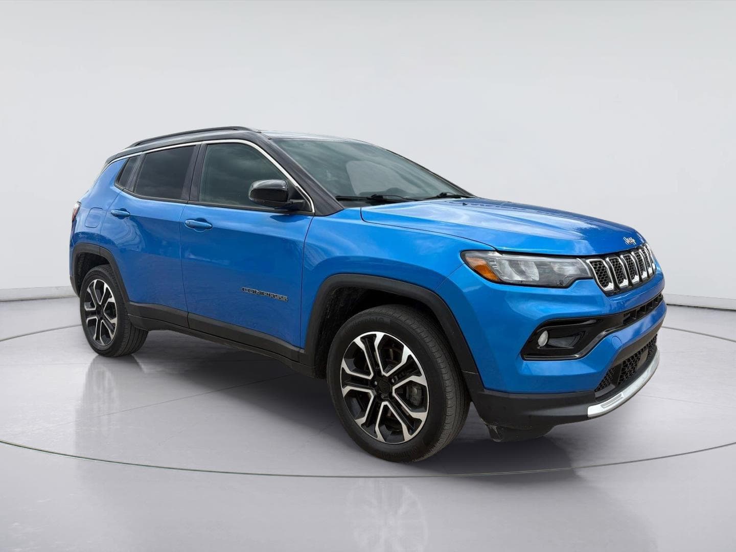 2023 Jeep Compass Limited — photo 1 of 14