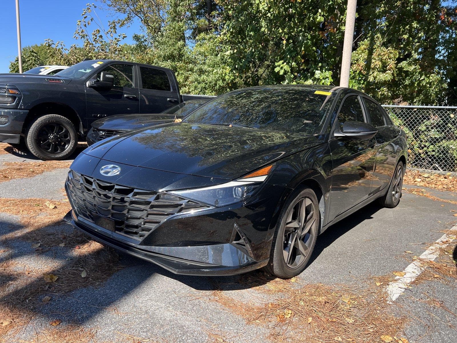 2023 Hyundai Elantra Limited — photo 1 of 10