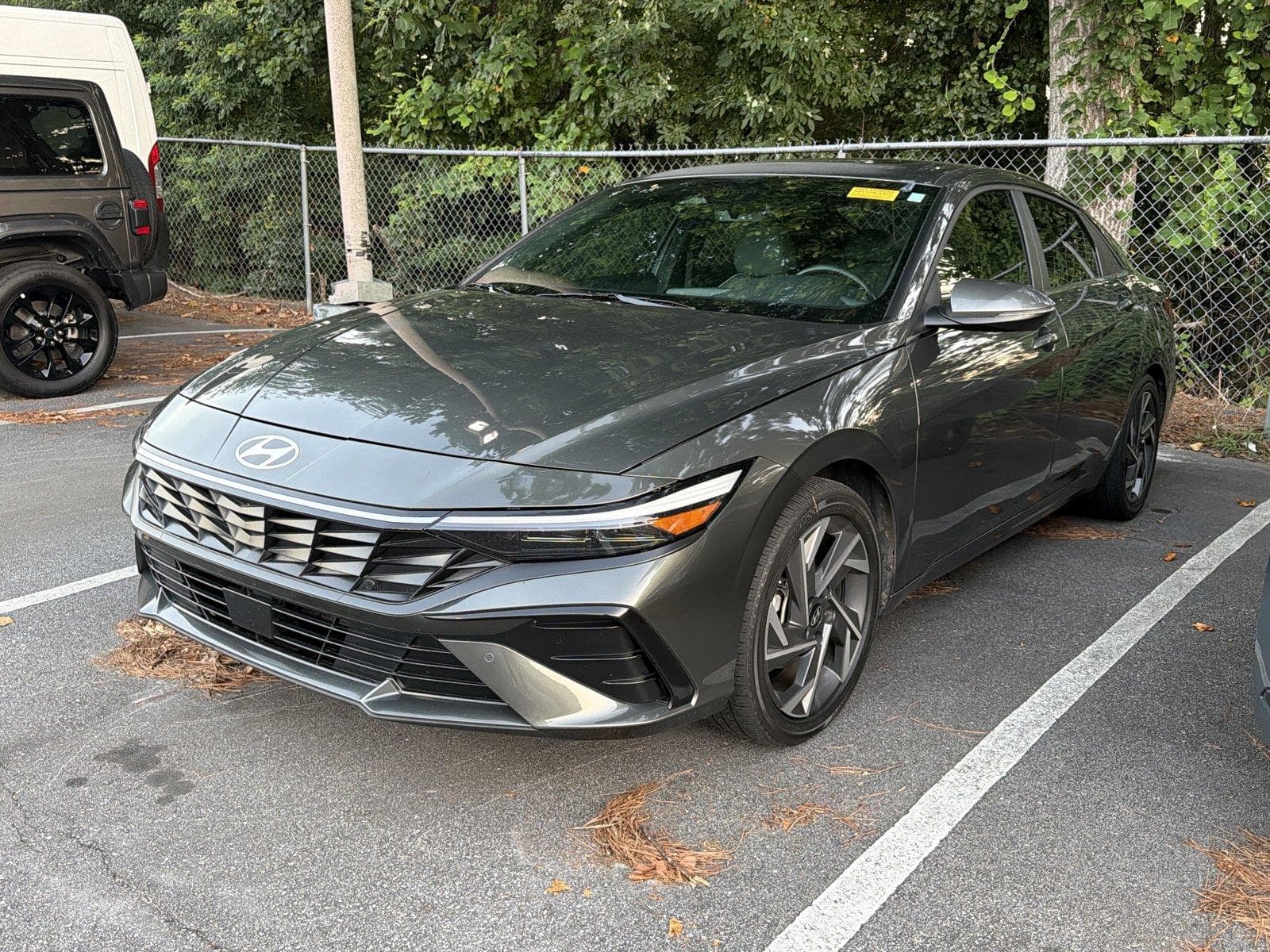 2024 Hyundai Elantra Hybrid Limited — photo 1 of 10