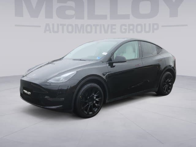 2025 Tesla Model Y Long Range — photo 1 of 26