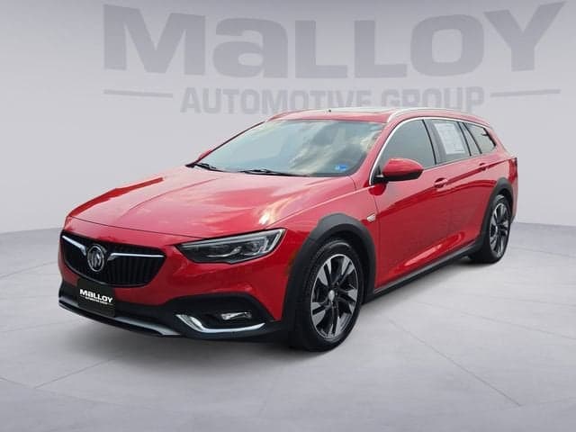 2018 Buick Regal Tourx Essence — photo 1 of 29