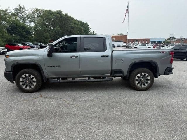 2024 Chevrolet Silverado 2500 HD Custom — photo 1 of 8