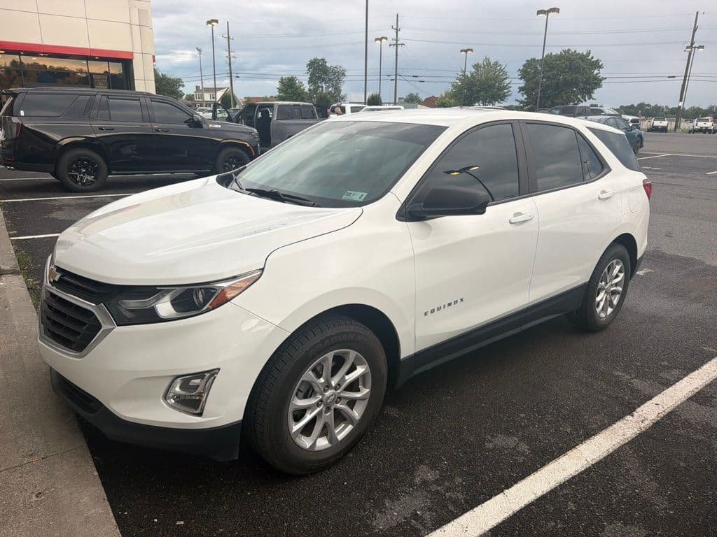2021 Chevrolet Equinox LS w/1LS — photo 1 of 2