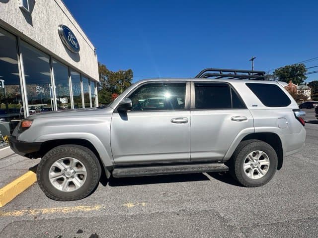 2016 Toyota 4Runner SR5 — photo 1 of 3