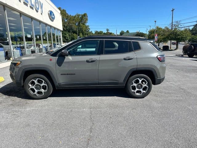 2022 Jeep Compass Trailhawk — photo 1 of 6