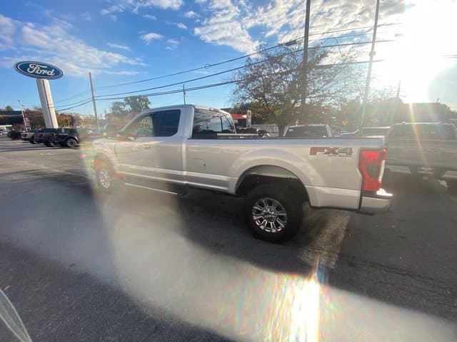 2018 Ford Super Duty F-350 SRW LARIAT — photo 1 of 3