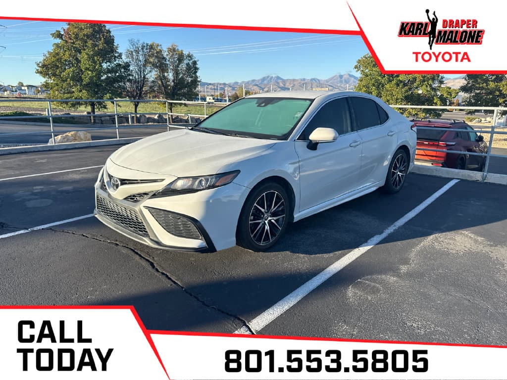 2022 Toyota Camry SE — photo 1 of 5