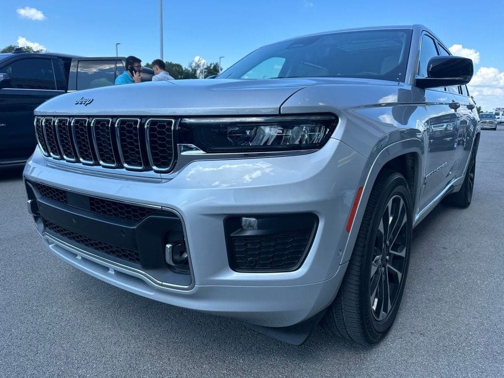 2022 Jeep Grand Cherokee L Overland — photo 1 of 18