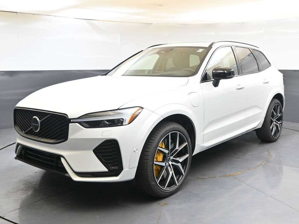 2026 Volvo XC60 plug-in hybrid T8 Polestar Engineered — photo 1 of 43