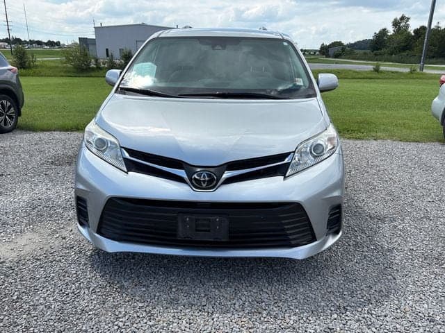 2020 Toyota Sienna LE 8 Passenger — photo 1 of 8