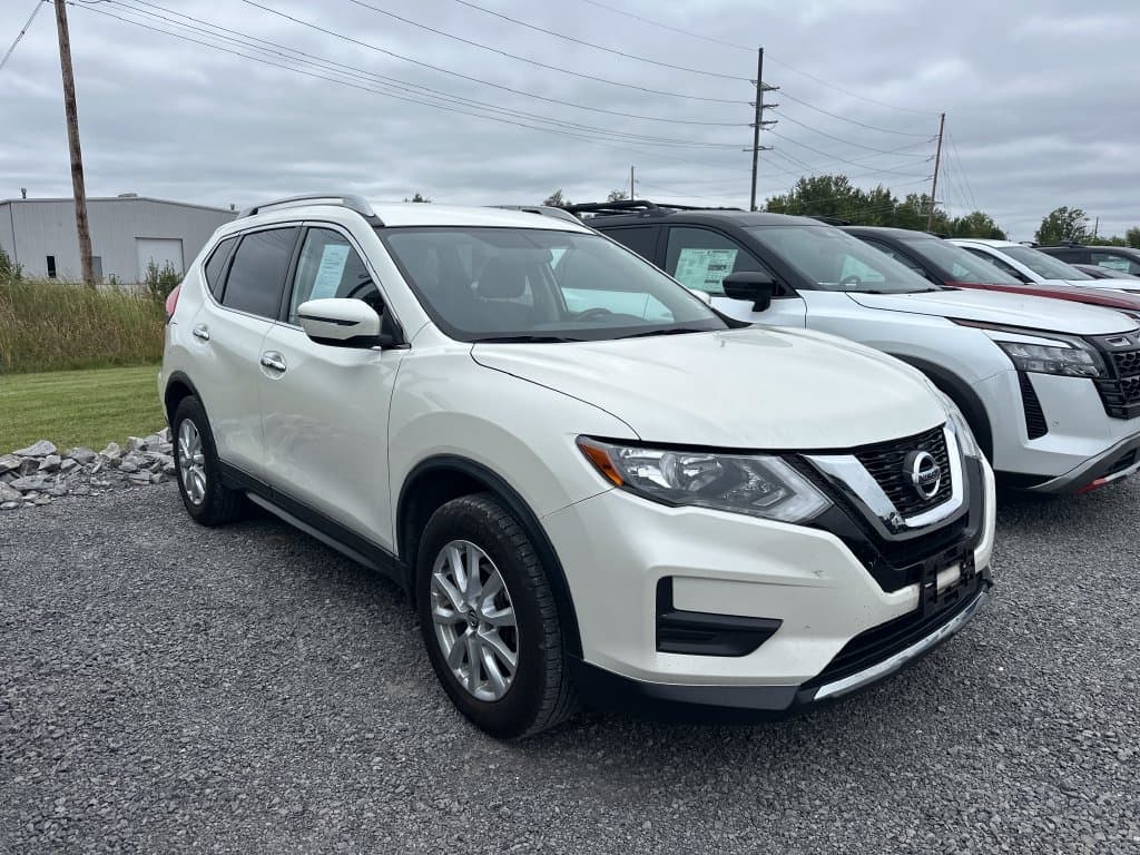 2017 Nissan Rogue SV — photo 1 of 5