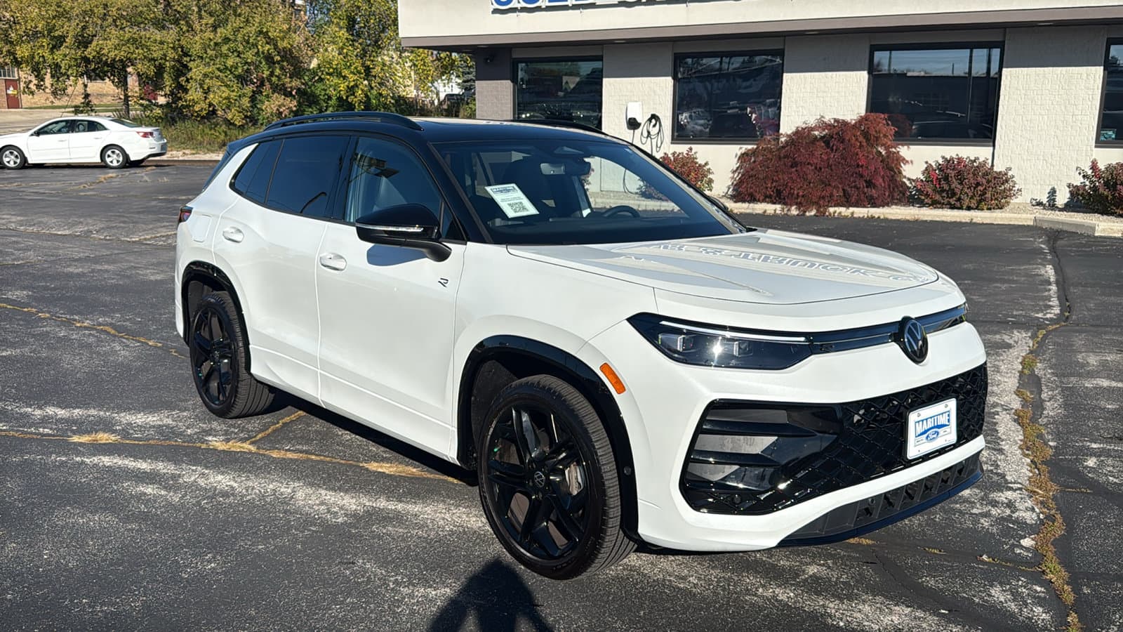 2026 Volkswagen Tiguan SE R-Line Black — photo 1 of 23
