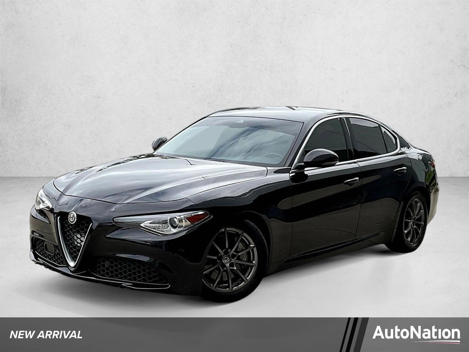2020 Alfa Romeo Giulia Base — photo 1 of 30