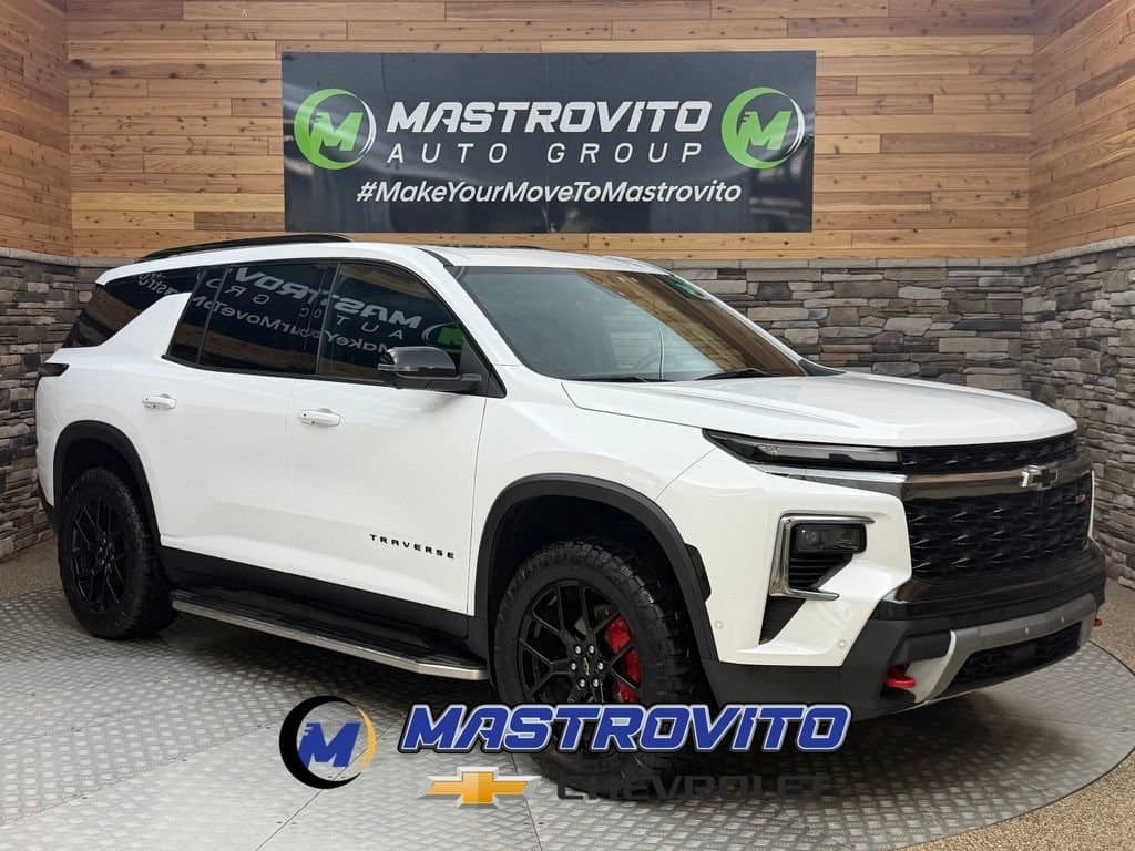 2024 Chevrolet Traverse AWD Z71 — photo 1 of 55