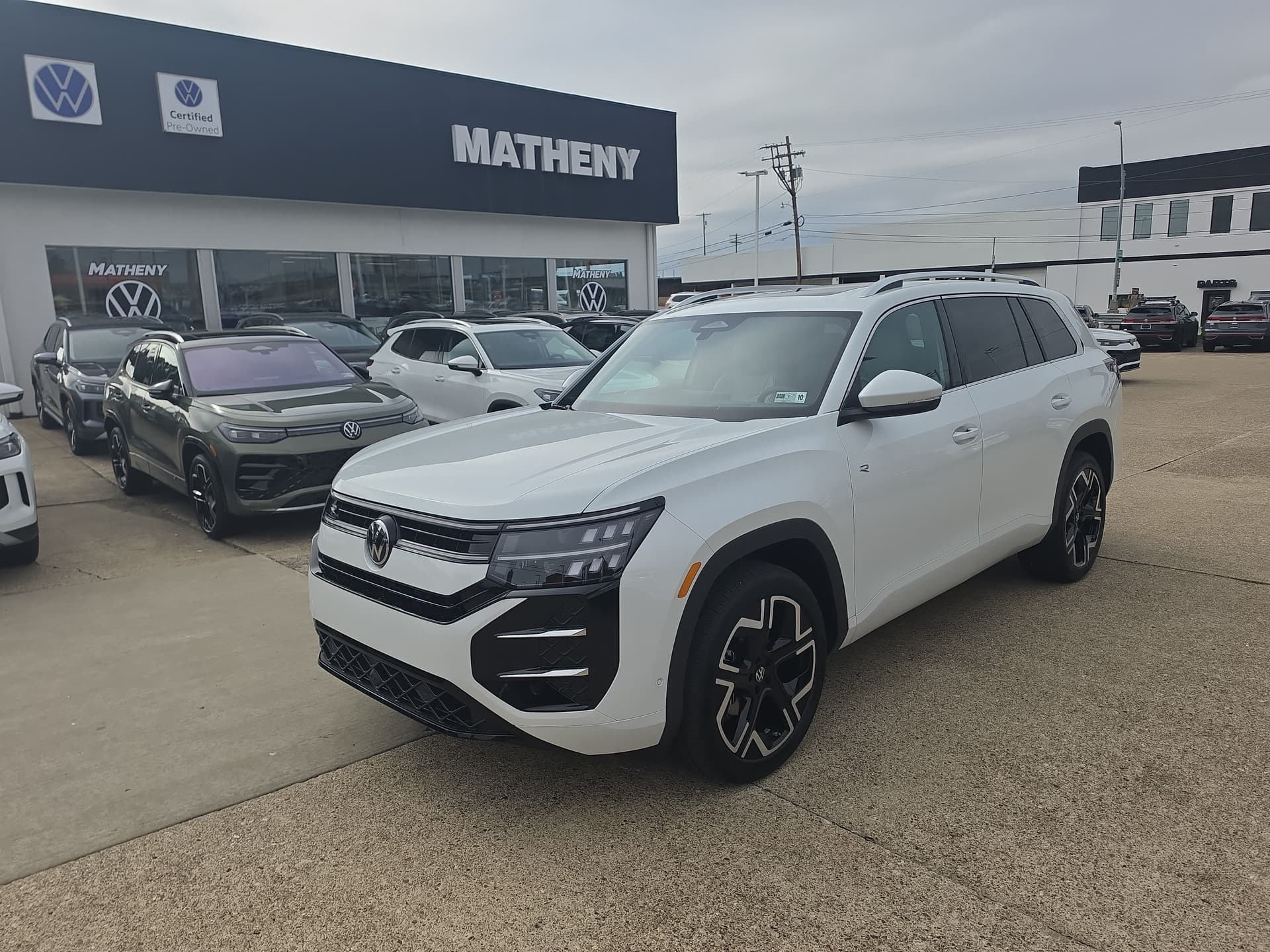 2027 Volkswagen Atlas SEL Premium R-Line — photo 1 of 26