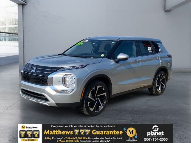 2024 Mitsubishi Outlander SE Black Edition — photo 1 of 25