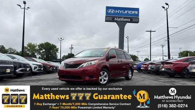 2014 Toyota Sienna Base — photo 1 of 34